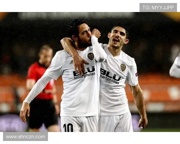 瓦伦西亚长期重建进展缓慢,对西甲竞争格局产生阶段性影响 瓦伦西亚长期重建进展缓慢,对西甲竞争格局产生阶段性影响